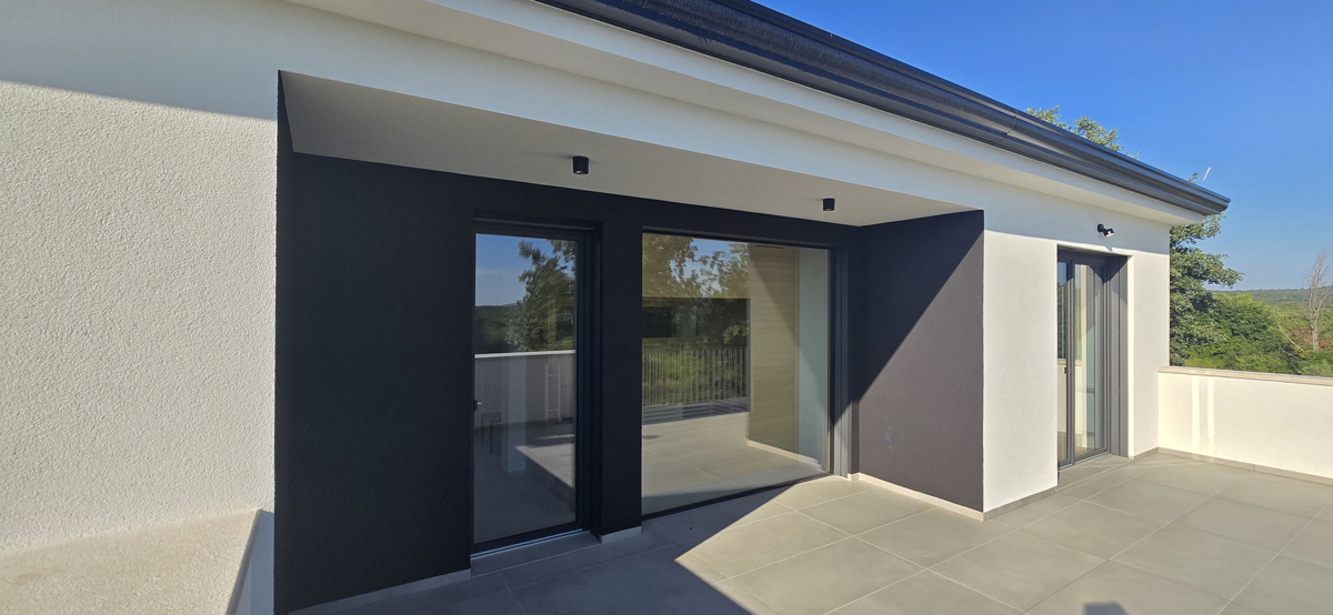 Moderna vila z bazenom, 11 km od Poreča