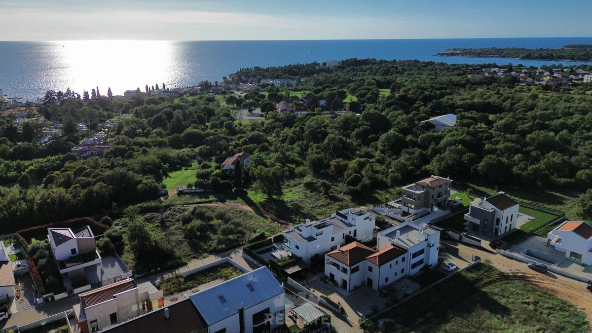 s savno, fitnesom, bazenom in pogledom na morje