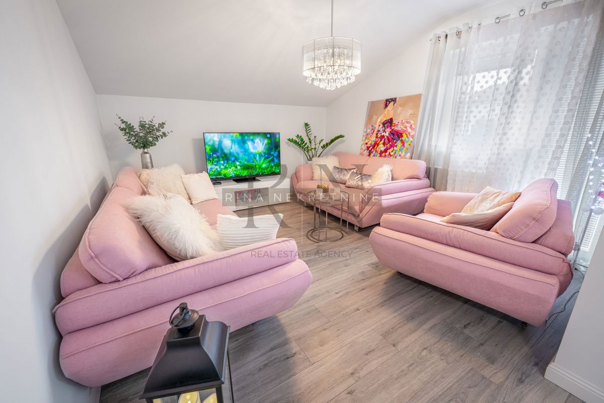 ČRNOMEREC - HIŠA Z 2 STANOVANJIMA IN POSL. PROSTOR