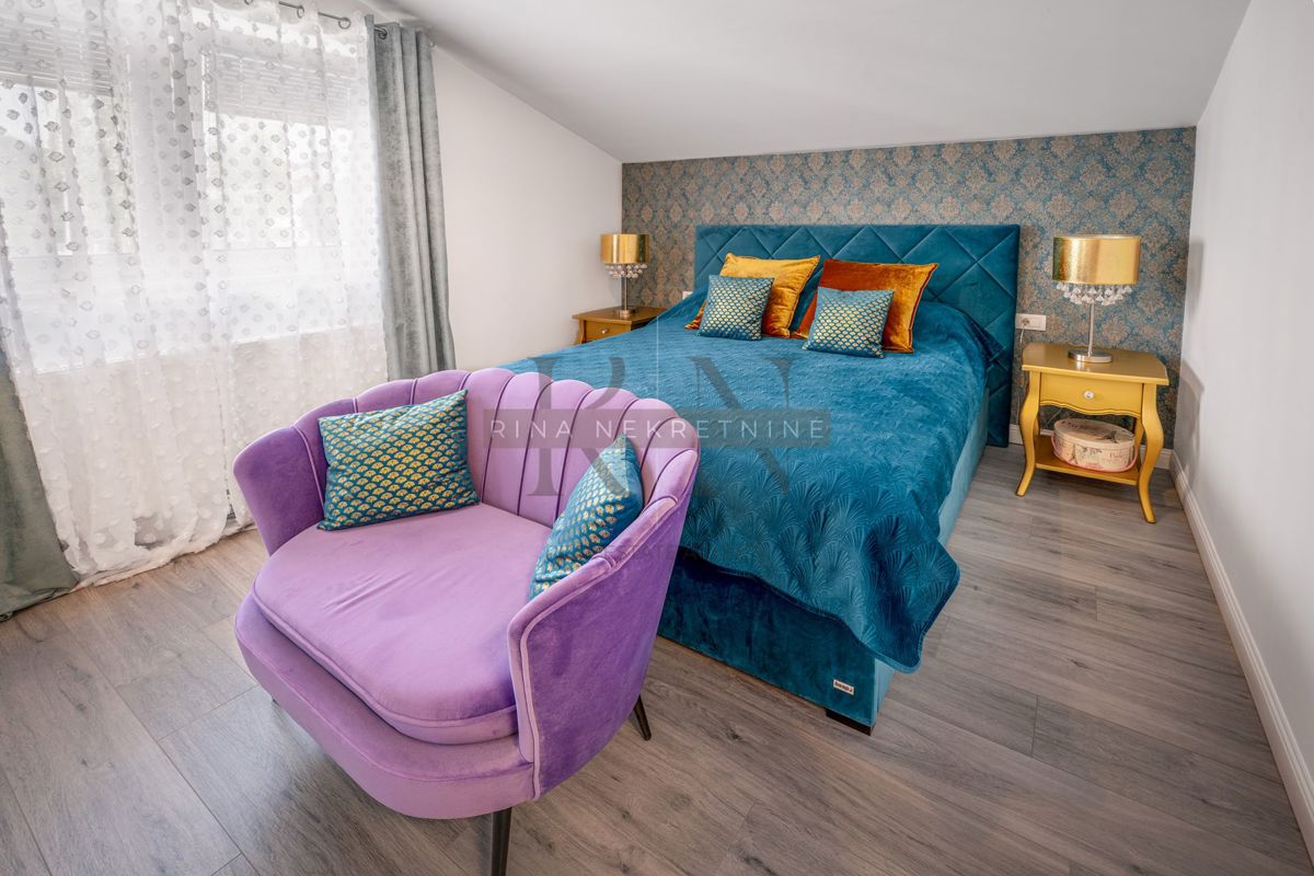 ČRNOMEREC - HIŠA Z 2 STANOVANJIMA IN POSL. PROSTOR