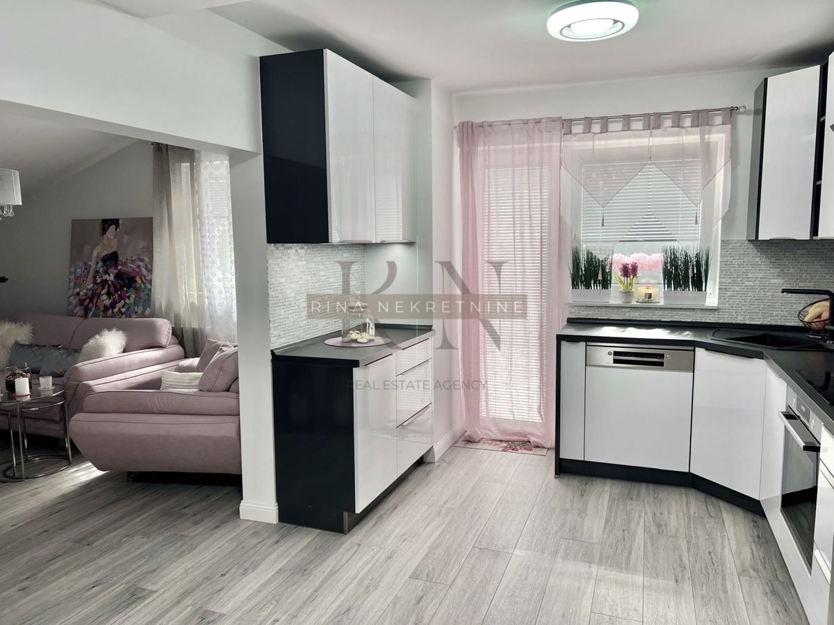 ČRNOMEREC - HIŠA Z 2 STANOVANJIMA IN POSL. PROSTOR