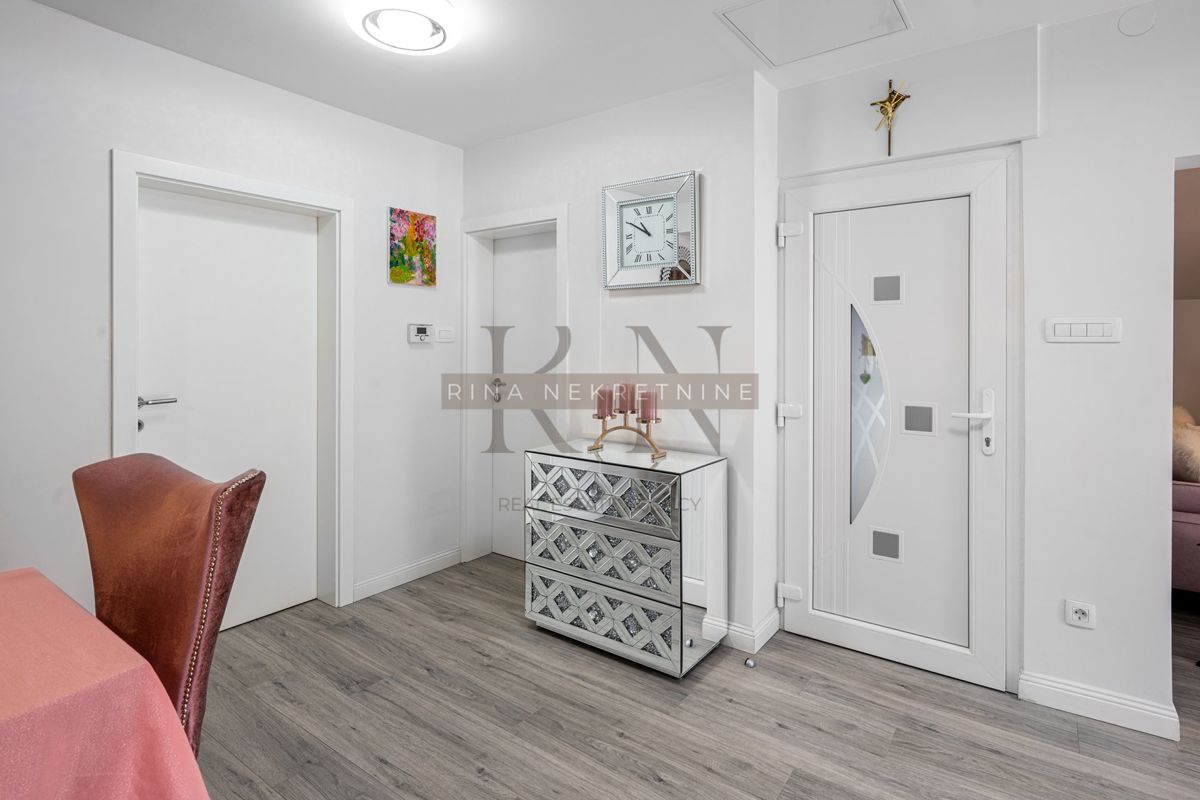 ČRNOMEREC - HIŠA Z 2 STANOVANJIMA IN POSL. PROSTOR