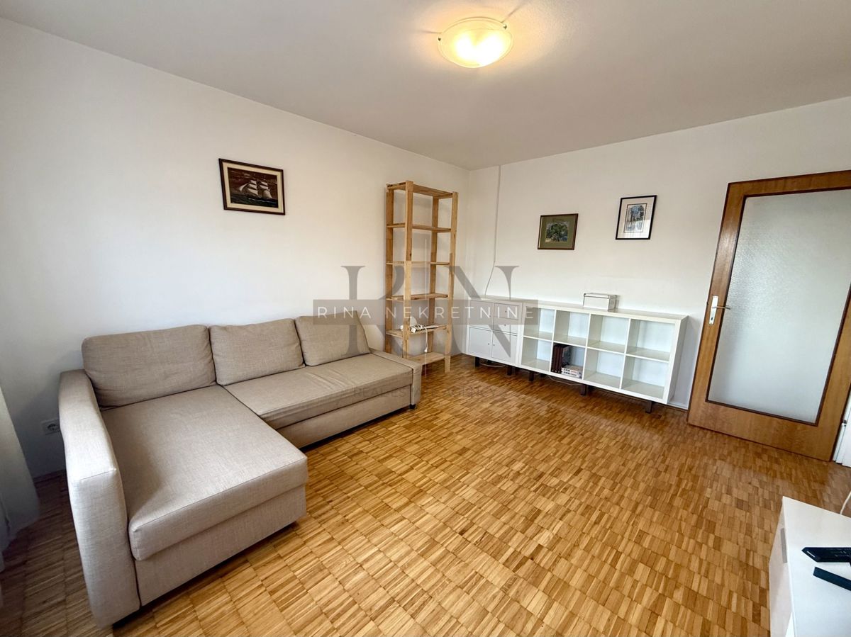 Zagreb - Špansko - Idealen dvosobni stan za mlade!