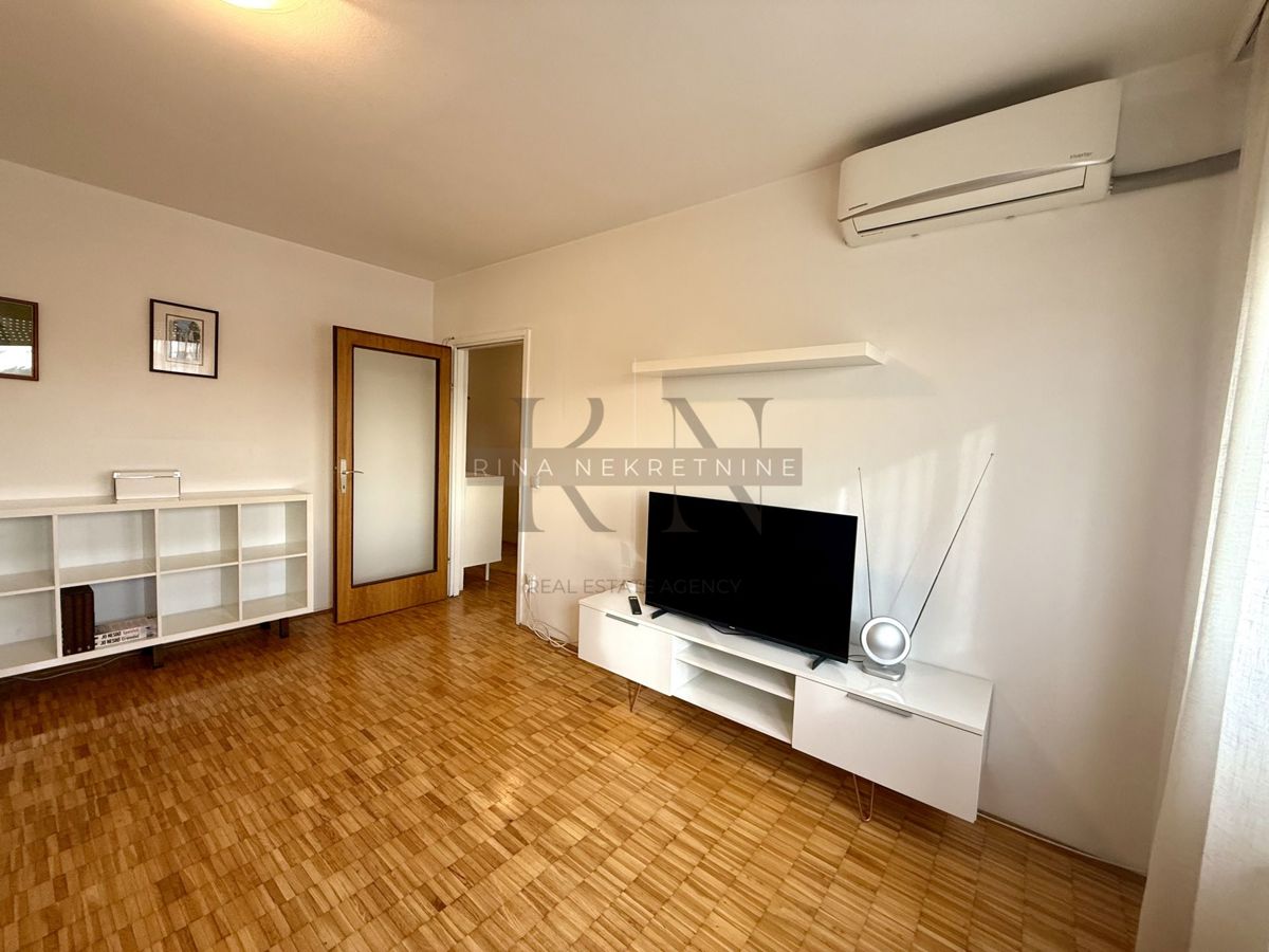 Zagreb - Špansko - Idealen dvosobni stan za mlade!