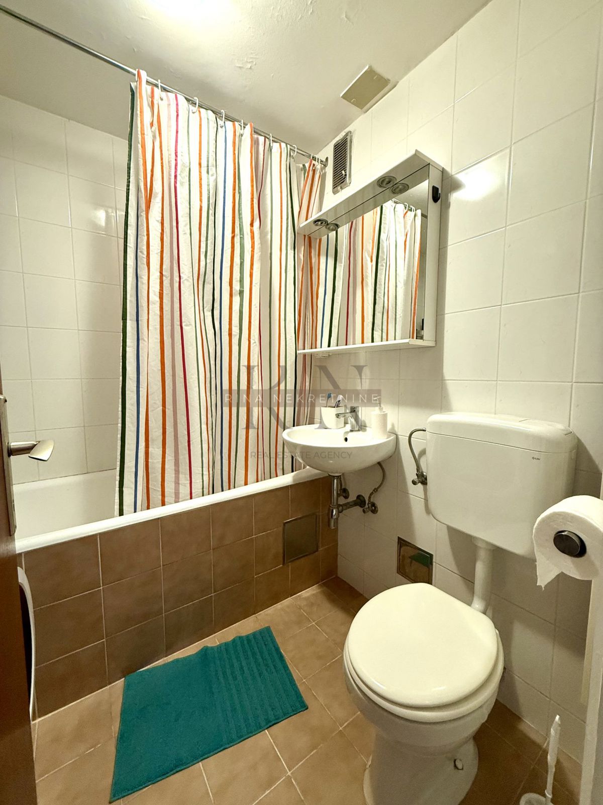 Zagreb - Špansko - Idealen dvosobni stan za mlade!