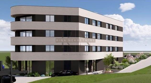 Moderen poslovni prostor 146,56 m² ob glavni cesti Poreč