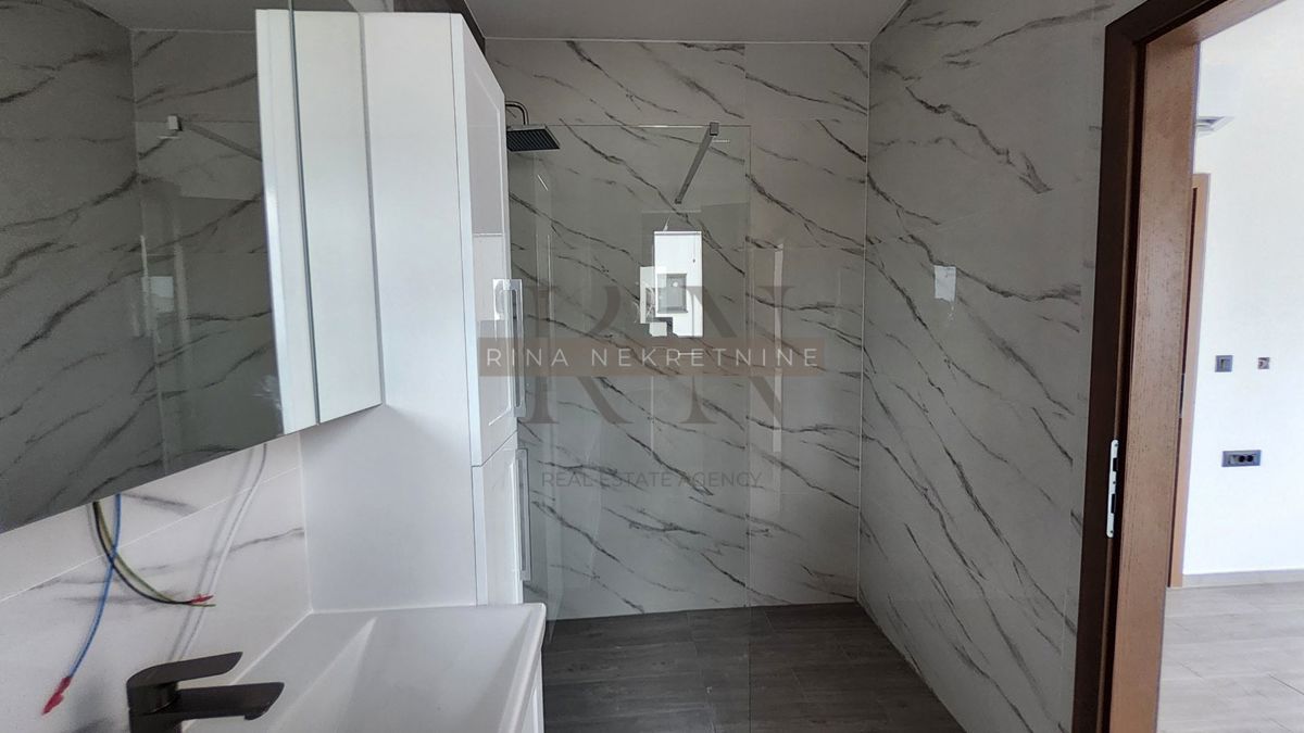 Istra, Poreč – novogradnja: vila z bazenom naprodaj