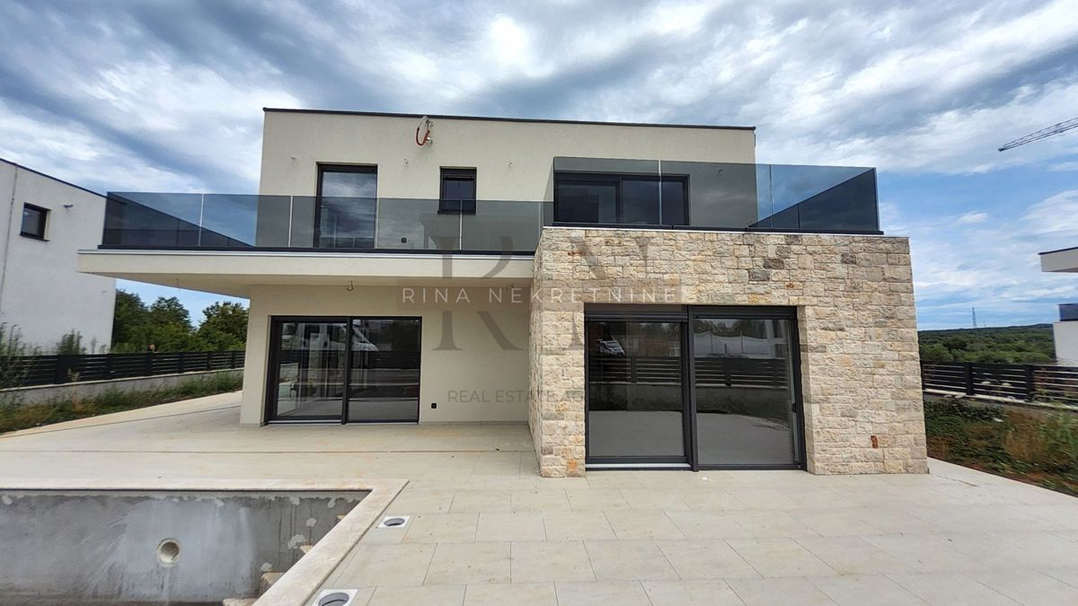 Istra, Poreč – novogradnja: vila z bazenom naprodaj