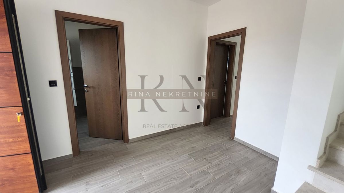 Istra, Poreč – novogradnja: vila z bazenom naprodaj