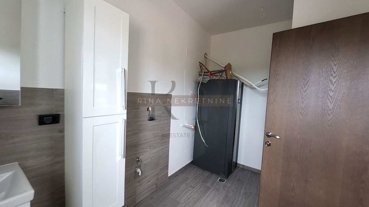 Istra, Poreč – novogradnja: vila z bazenom naprodaj