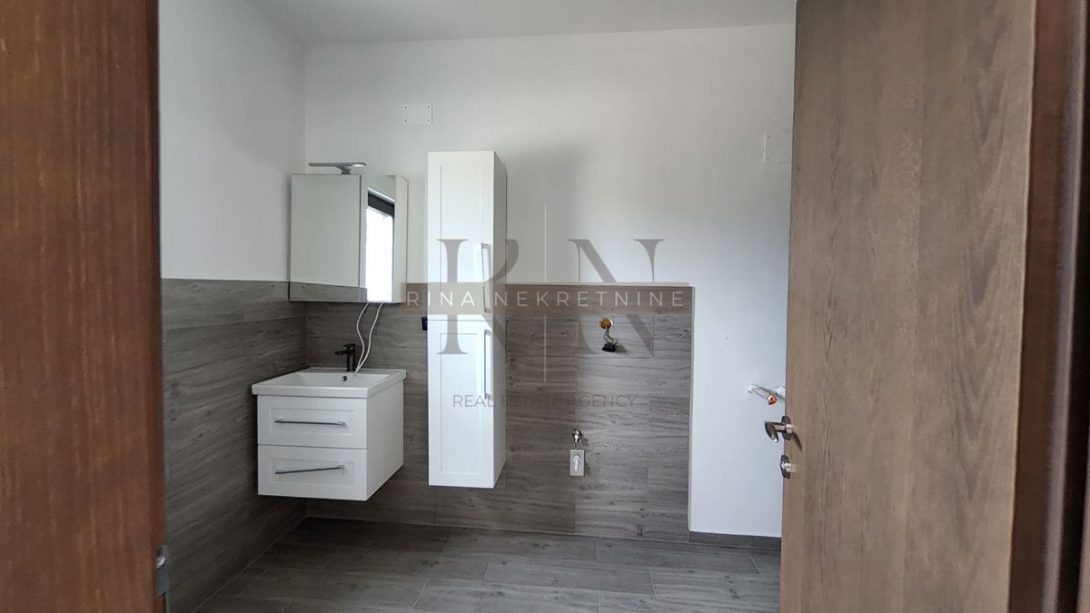 Istra, Poreč – novogradnja: vila z bazenom naprodaj
