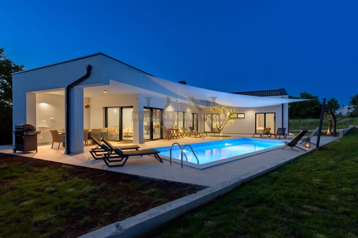 ISTRA - ROVINJ - Opremljena enonadstropna hiša z bazenom!