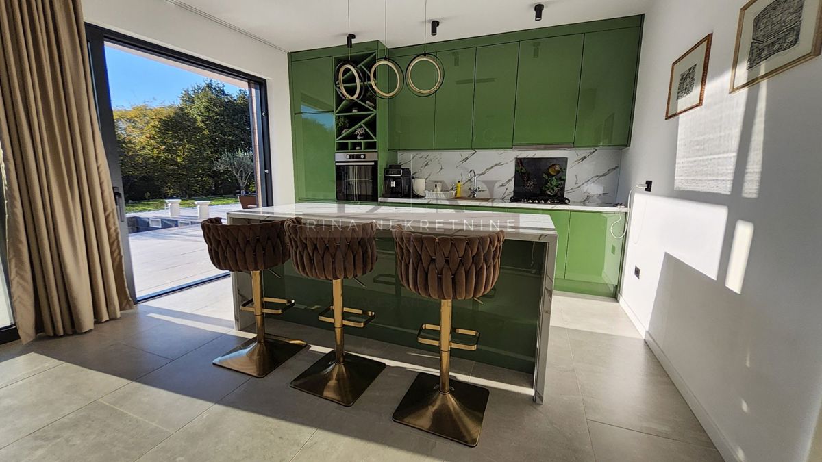 Moderna vila 176 m² z bazenom, Rabac – Labin