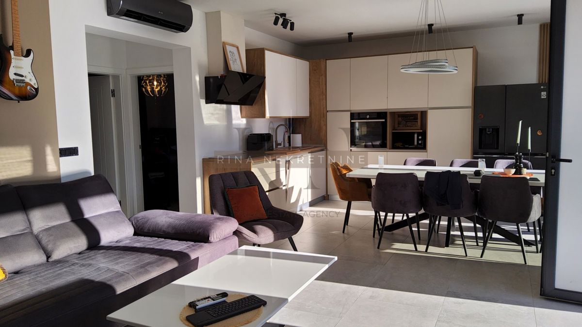 Moderna vila 176 m² z bazenom, Rabac – Labin