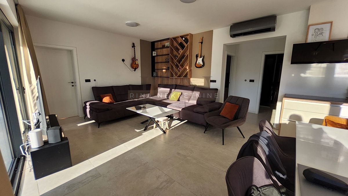 Moderna vila 176 m² z bazenom, Rabac – Labin