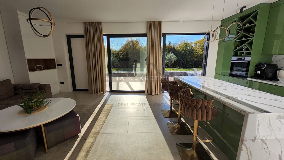 Moderna vila 176 m² z bazenom, Rabac – Labin