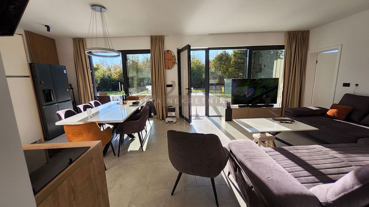 Moderna vila 176 m² z bazenom, Rabac – Labin