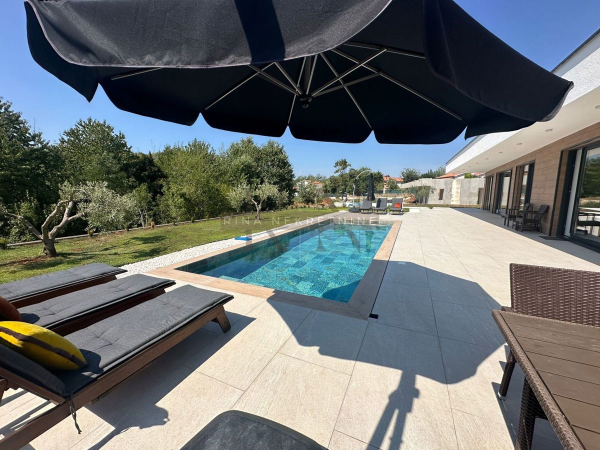 Moderna vila 176 m² z bazenom, Rabac – Labin