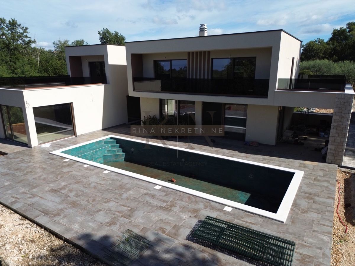 ISTRA - POREČ - KMALU GOTOVO - LUKSUZNA VILA!