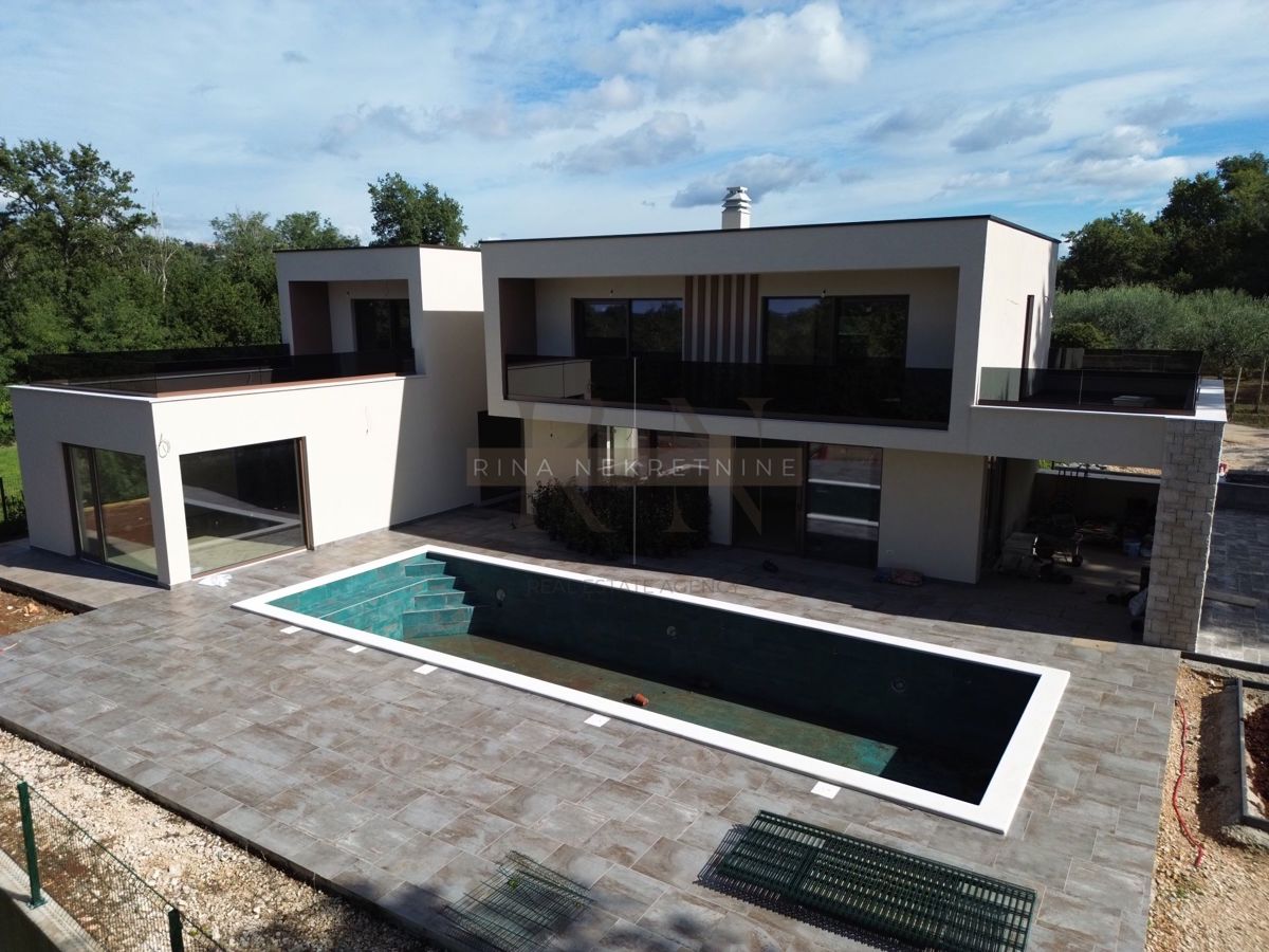 ISTRA - POREČ - KMALU GOTOVO - LUKSUZNA VILA!