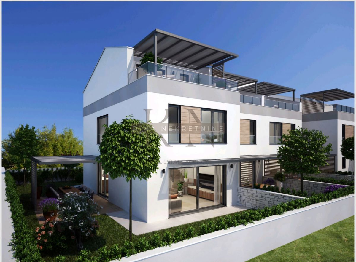 ISTRA – Moderna vrstna hiša 128m² v Poreču, priložnost, ki je ne smete zamuditi