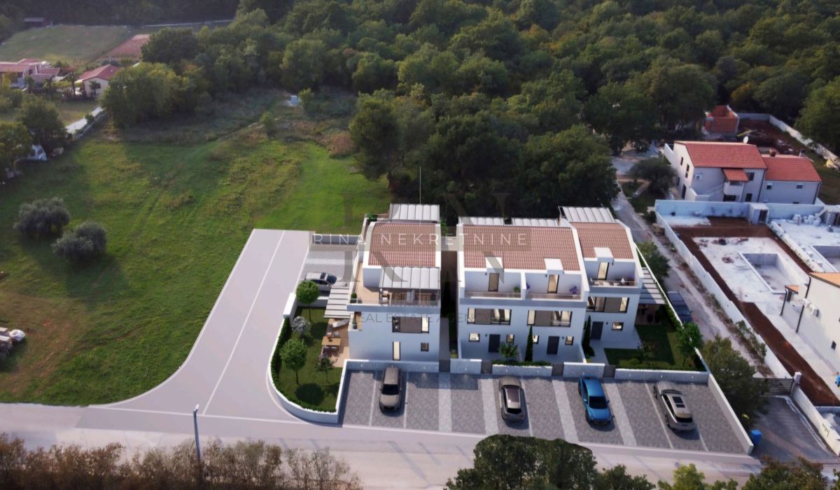 ISTRA – Moderna vrstna hiša 128m² v Poreču, priložnost, ki je ne smete zamuditi