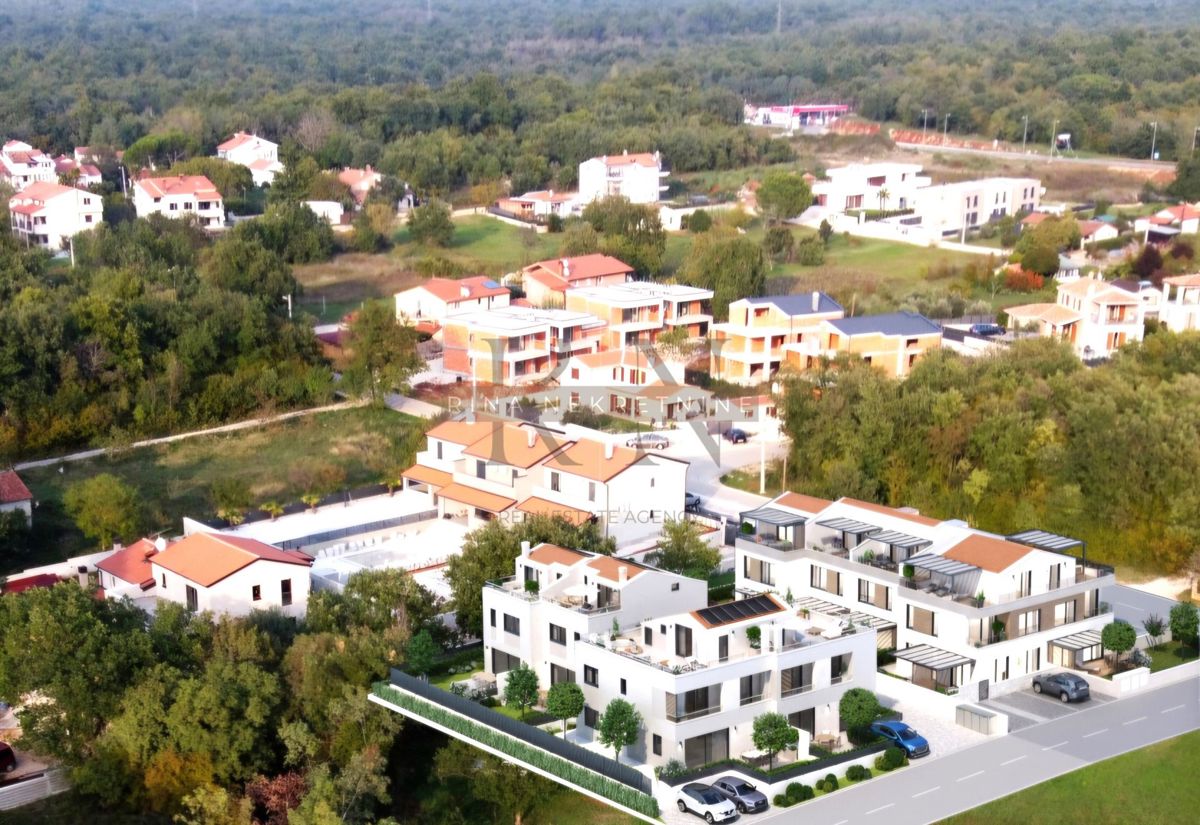 Istra – Poreč: hiša 126,34 m² s bazenom, blizu morja
