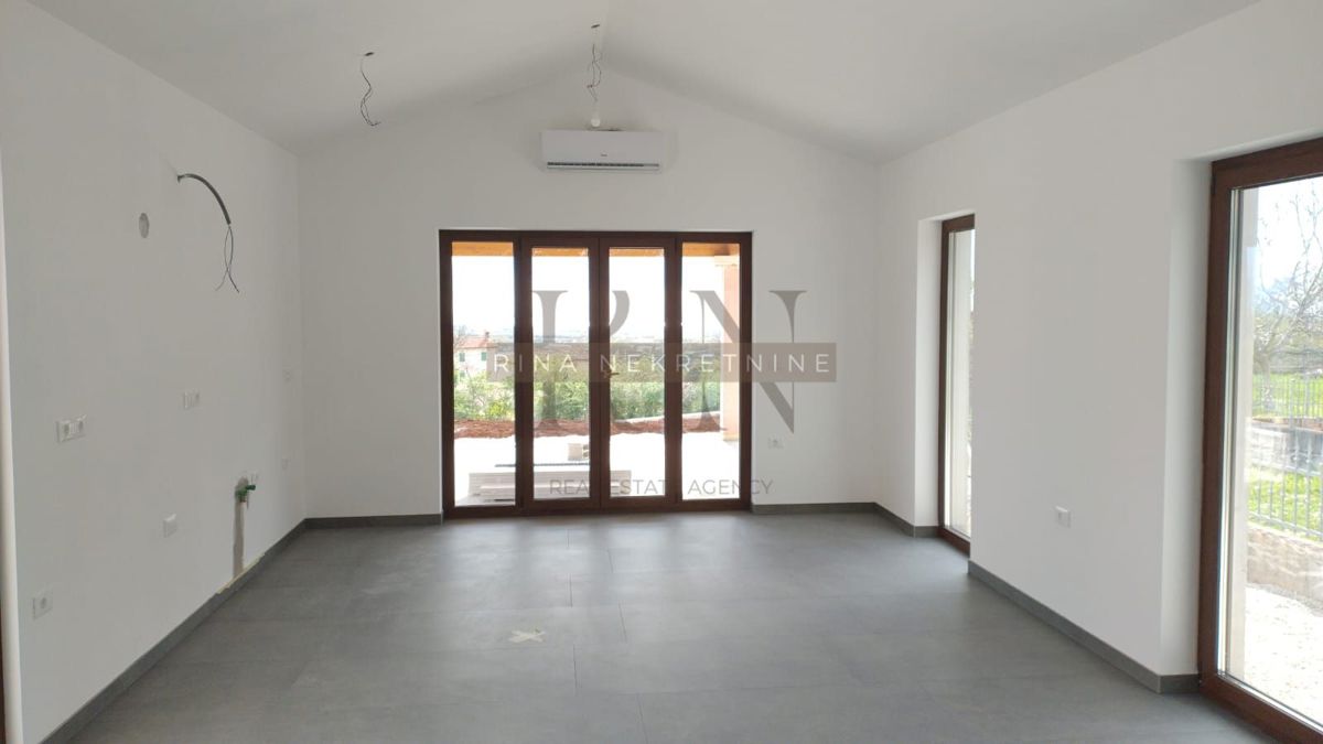 Istra – Poreč: Luksuzna moderna vila z bazenom in pogledom na morje