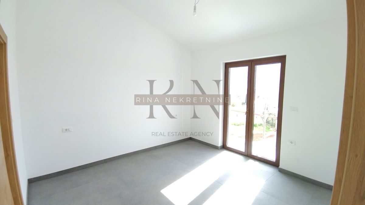 Istra – Poreč: Luksuzna moderna vila z bazenom in pogledom na morje