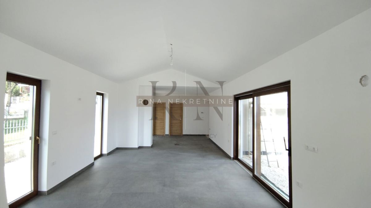 Istra – Poreč: Luksuzna moderna vila z bazenom in pogledom na morje