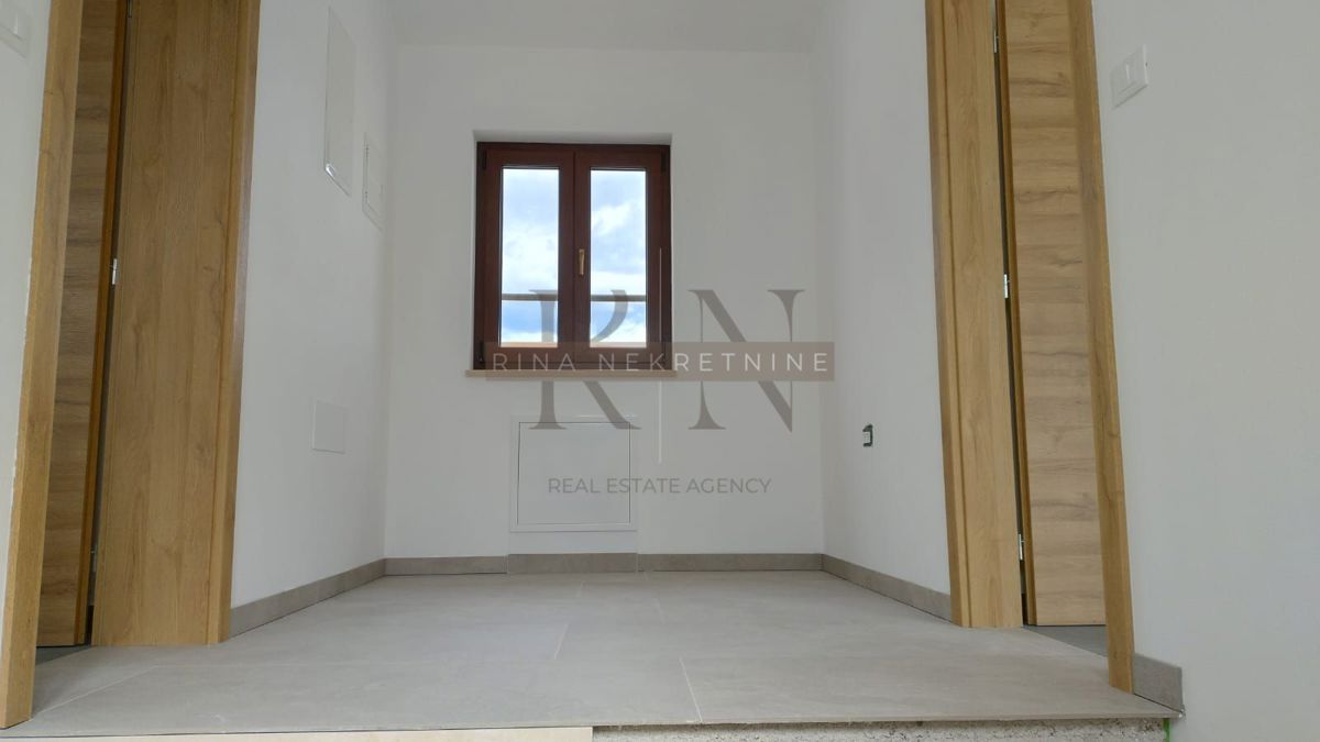 Istra – Poreč: Luksuzna moderna vila z bazenom in pogledom na morje