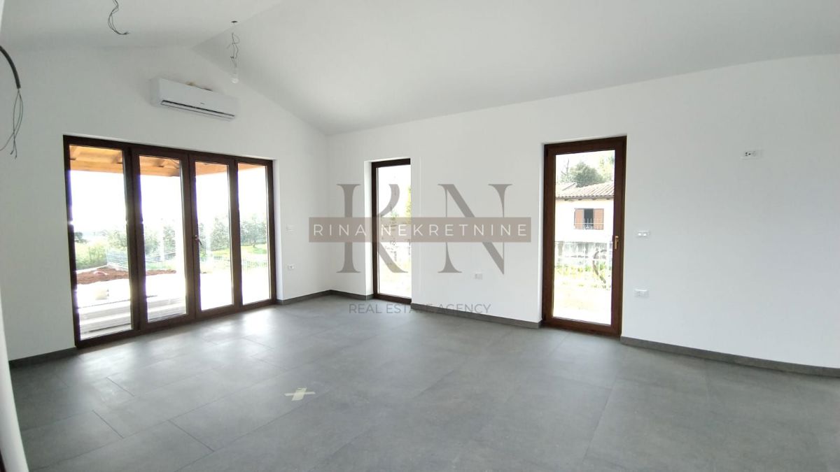 Istra – Poreč: Luksuzna moderna vila z bazenom in pogledom na morje