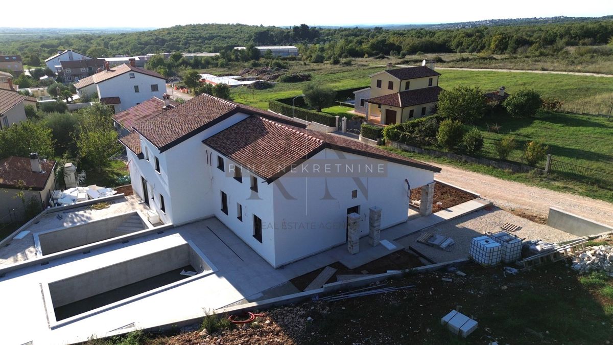  ISTRA - POREČ, HIŠA Z BAZENOM IN POGLEDOM NA MORJE