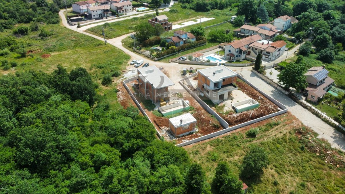 ISTRA – POREČ: LUKSUZNA VILA Z BAZENOM NA PRODAJO – BLIZU POREČA