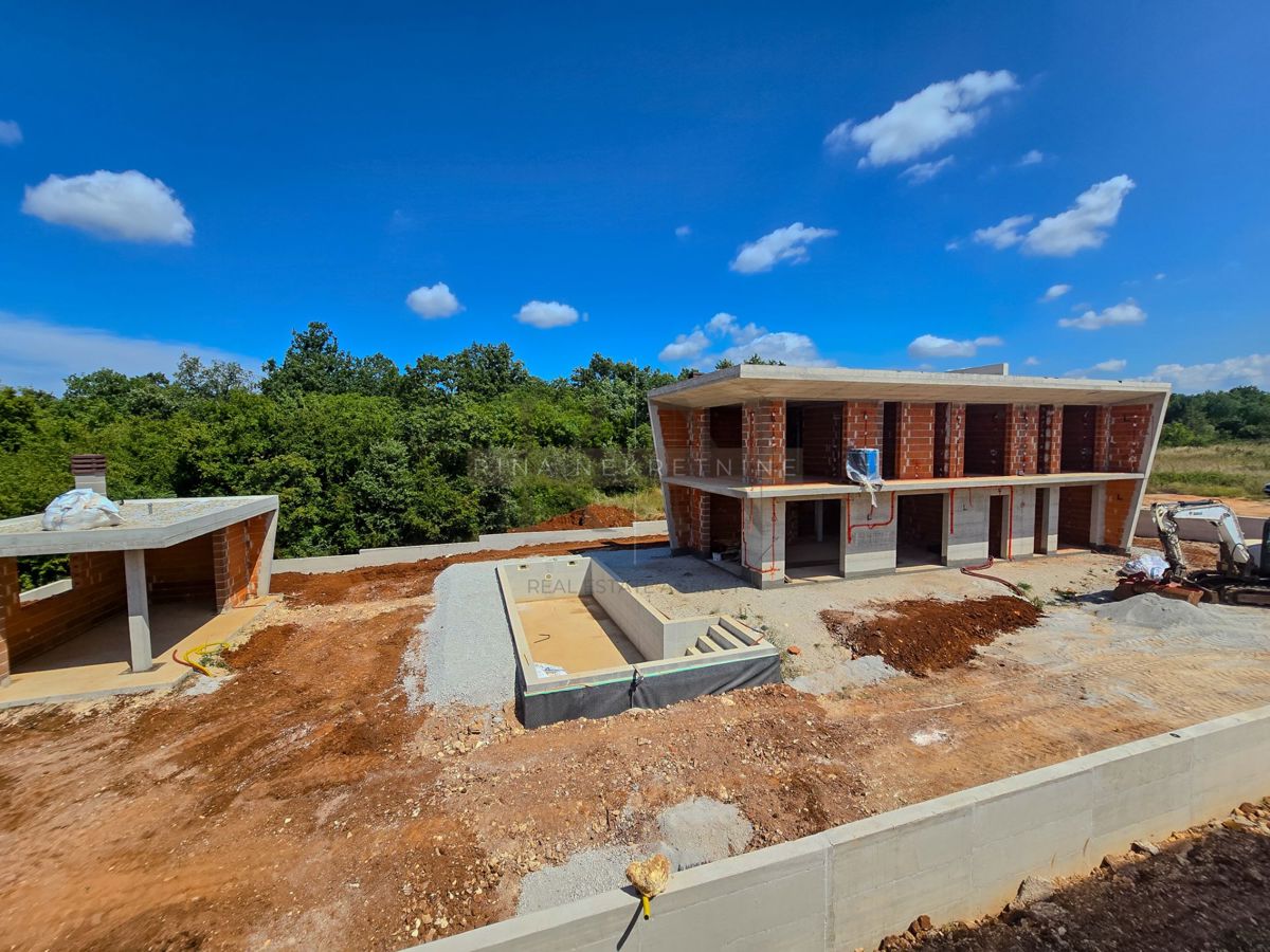ISTRA – POREČ: LUKSUZNA VILA Z BAZENOM NA PRODAJO – BLIZU POREČA