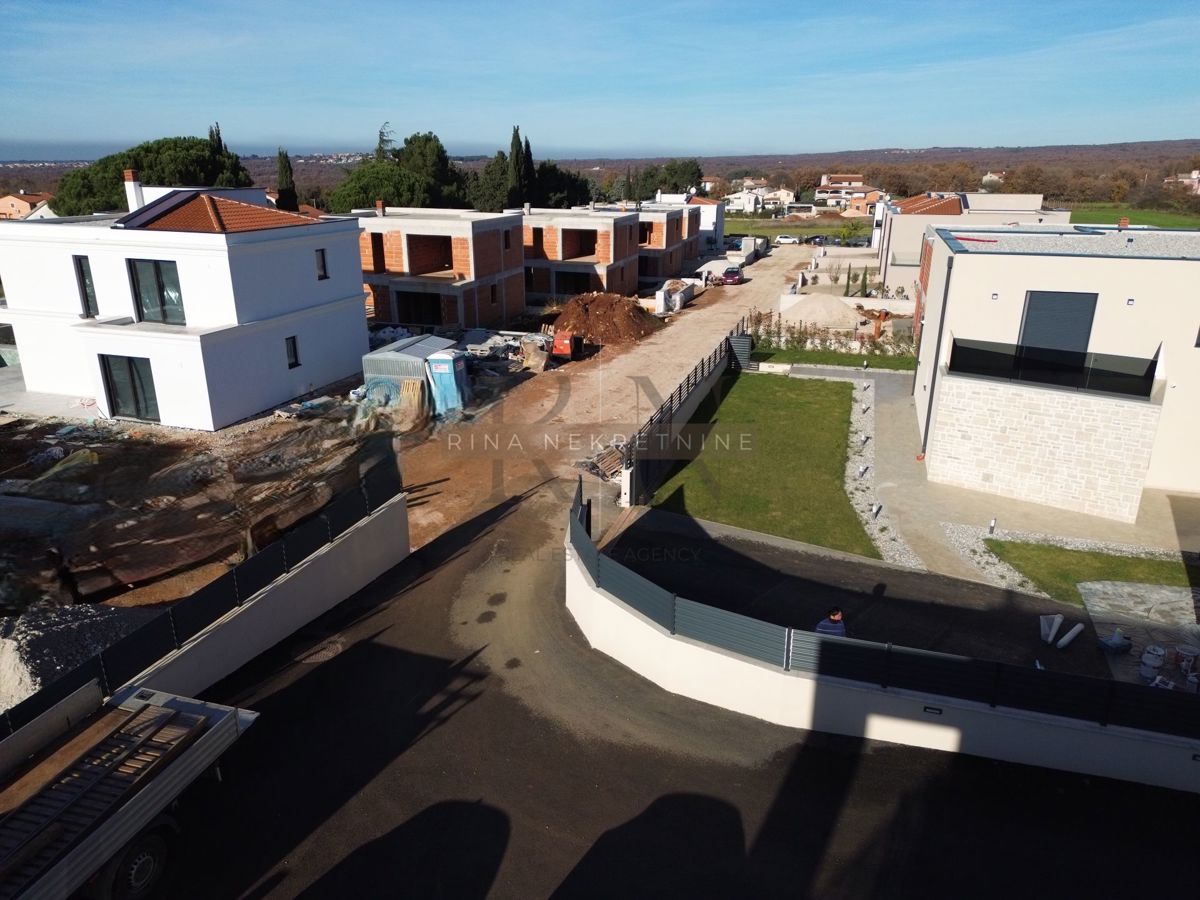 Istra – moderna hiša z bazenom, okolica Poreča