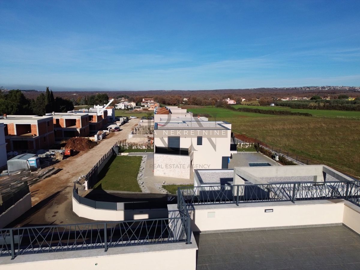 Istra – moderna hiša z bazenom, okolica Poreča