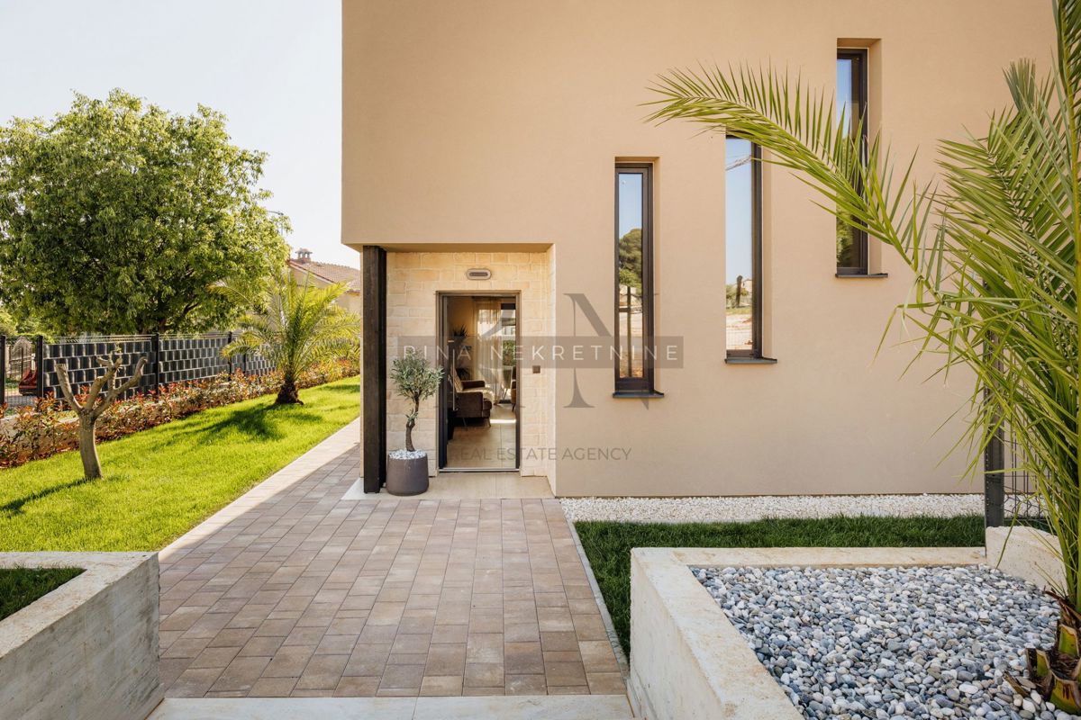 ISTRA - POREČ - NOVA OPREMLJENA VILA 