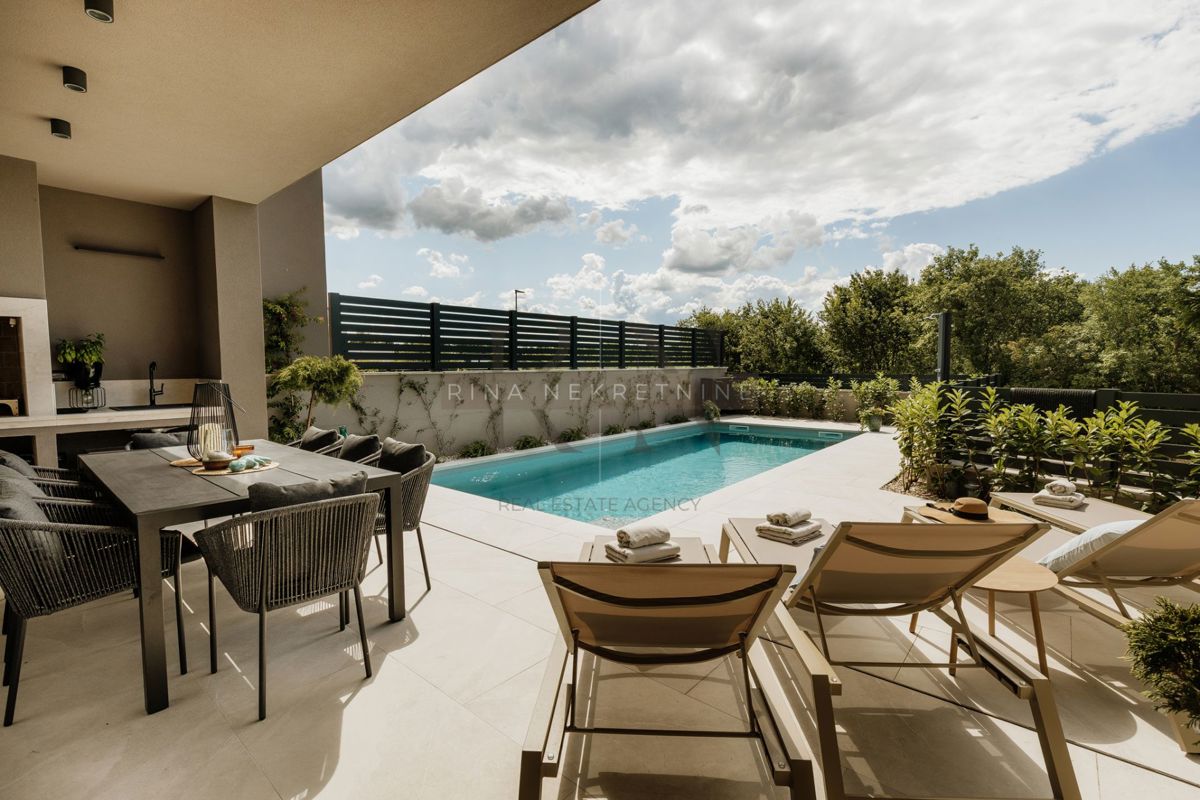 ISTRA - POREČ - DOKONČANA NOVA VILA Z BAZENOM!