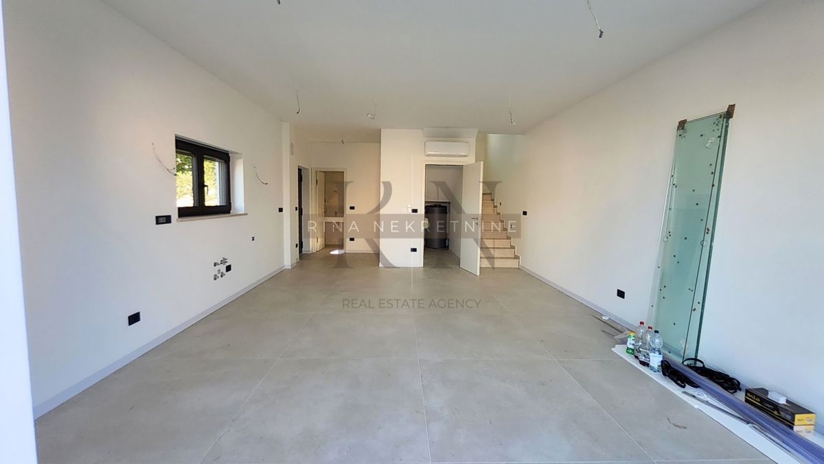 ISTRA – POREČ – STANOVANJE 125 m² Z VRTOM IN POGLEDOM NA MORJE