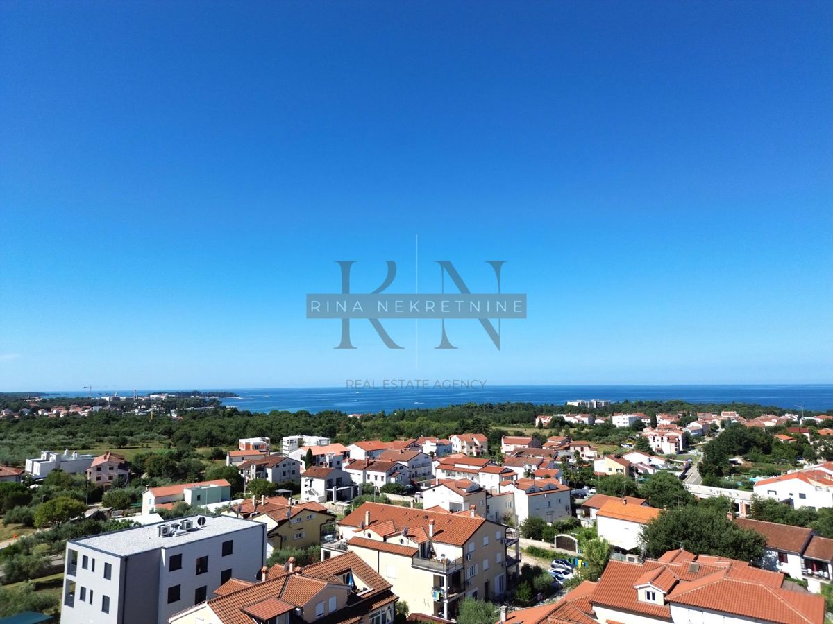 ISTRA – POREČ – STANOVANJE 125 m² Z VRTOM IN POGLEDOM NA MORJE