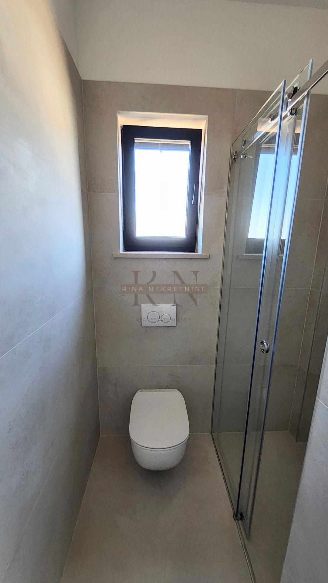ISTRA – POREČ – STANOVANJE 125 m² Z VRTOM IN POGLEDOM NA MORJE