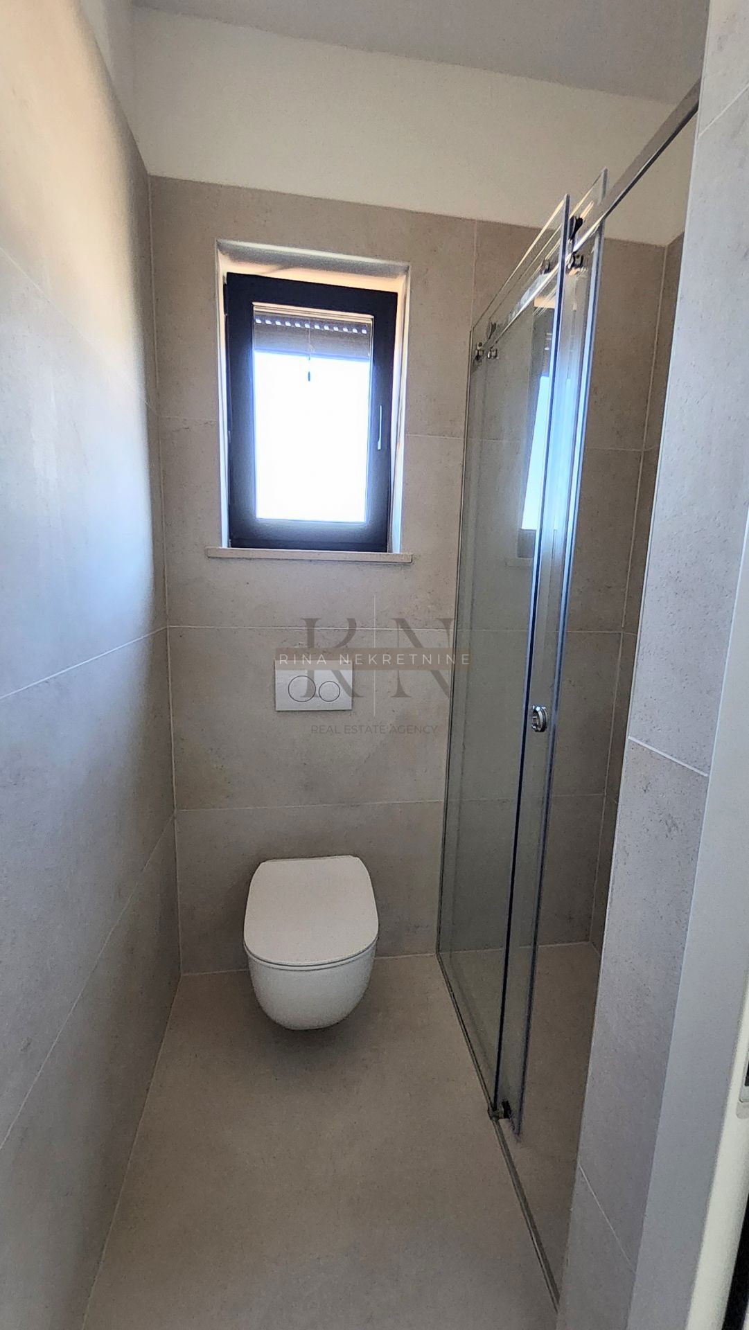 ISTRA – POREČ – STANOVANJE 125 m² Z VRTOM IN POGLEDOM NA MORJE