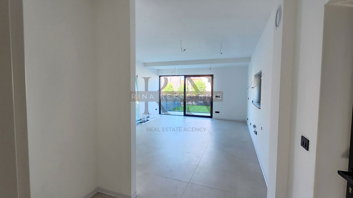 ISTRA – POREČ – STANOVANJE 125 m² Z VRTOM IN POGLEDOM NA MORJE