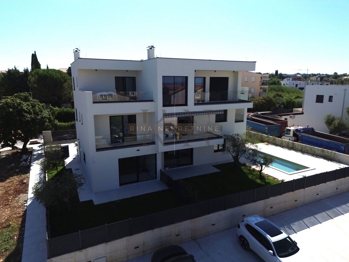 ISTRA – POREČ – STANOVANJE 125 m² Z VRTOM IN POGLEDOM NA MORJE