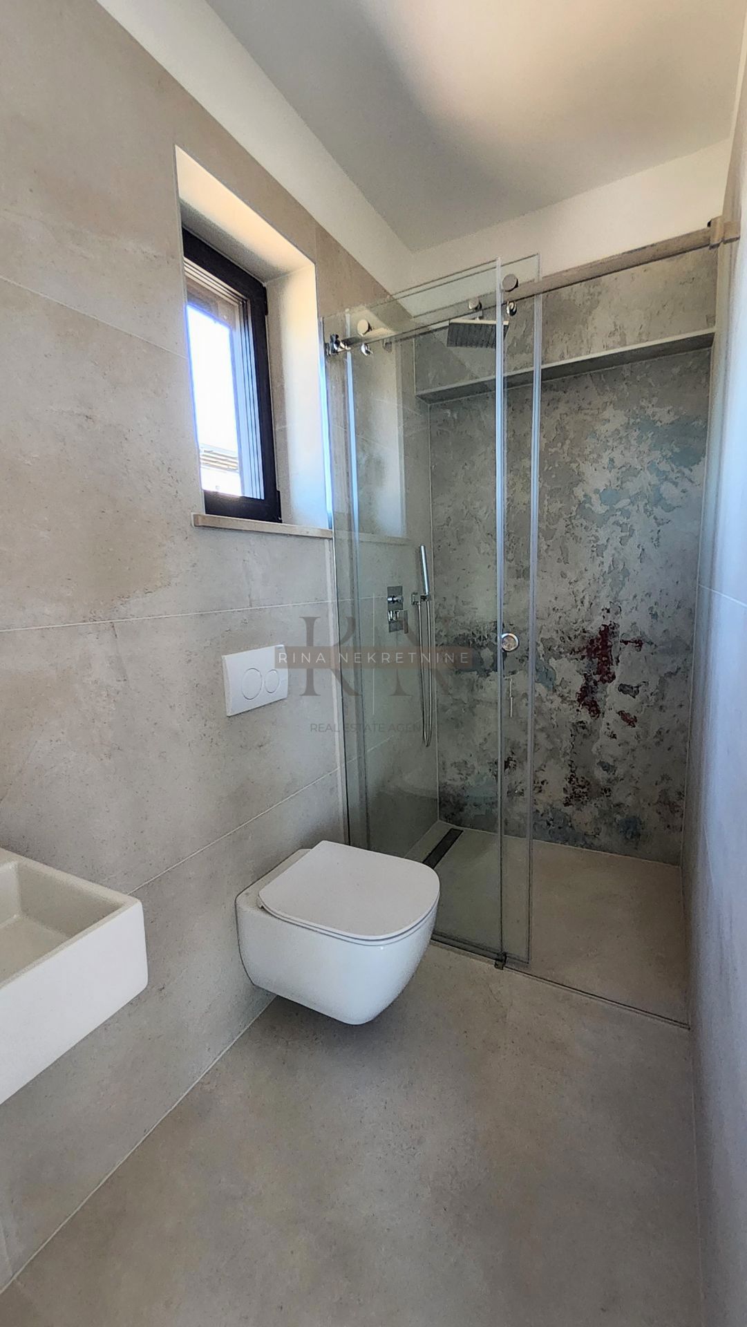 ISTRA – POREČ – STANOVANJE 125 m² Z VRTOM IN POGLEDOM NA MORJE