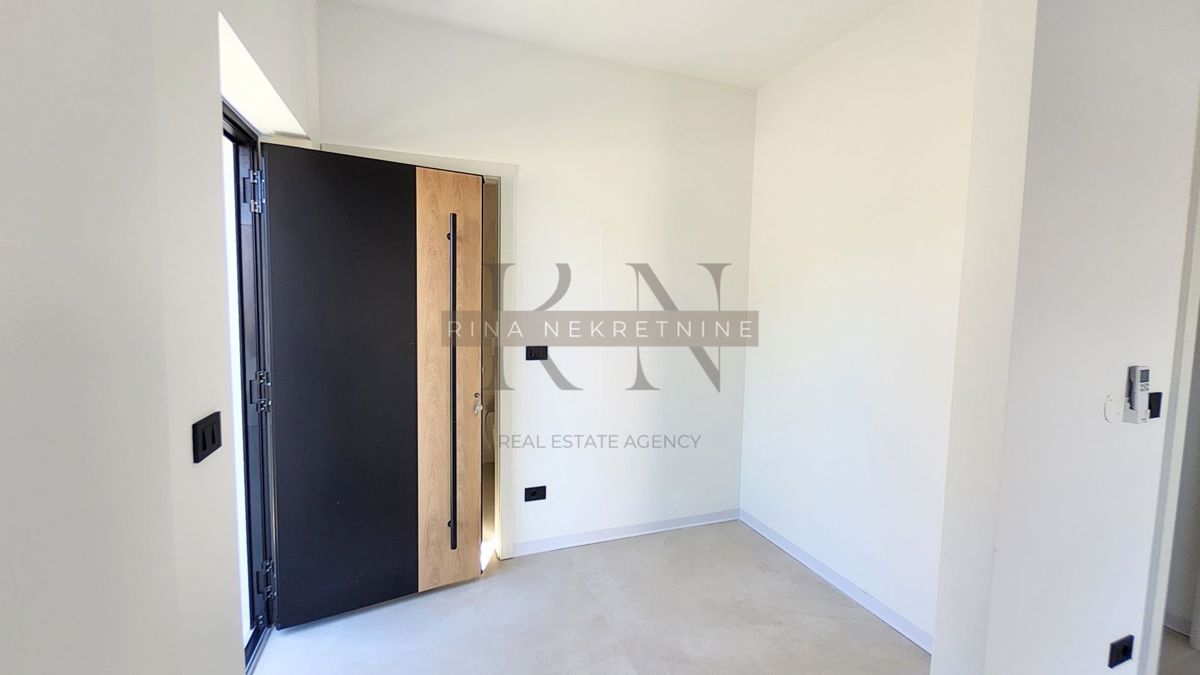 ISTRA – POREČ – STANOVANJE 125 m² Z VRTOM IN POGLEDOM NA MORJE