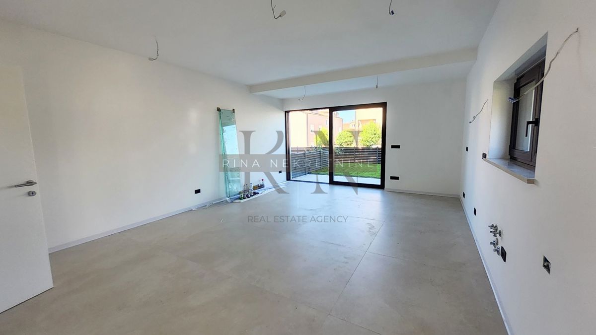 ISTRA – POREČ – STANOVANJE 125 m² Z VRTOM IN POGLEDOM NA MORJE