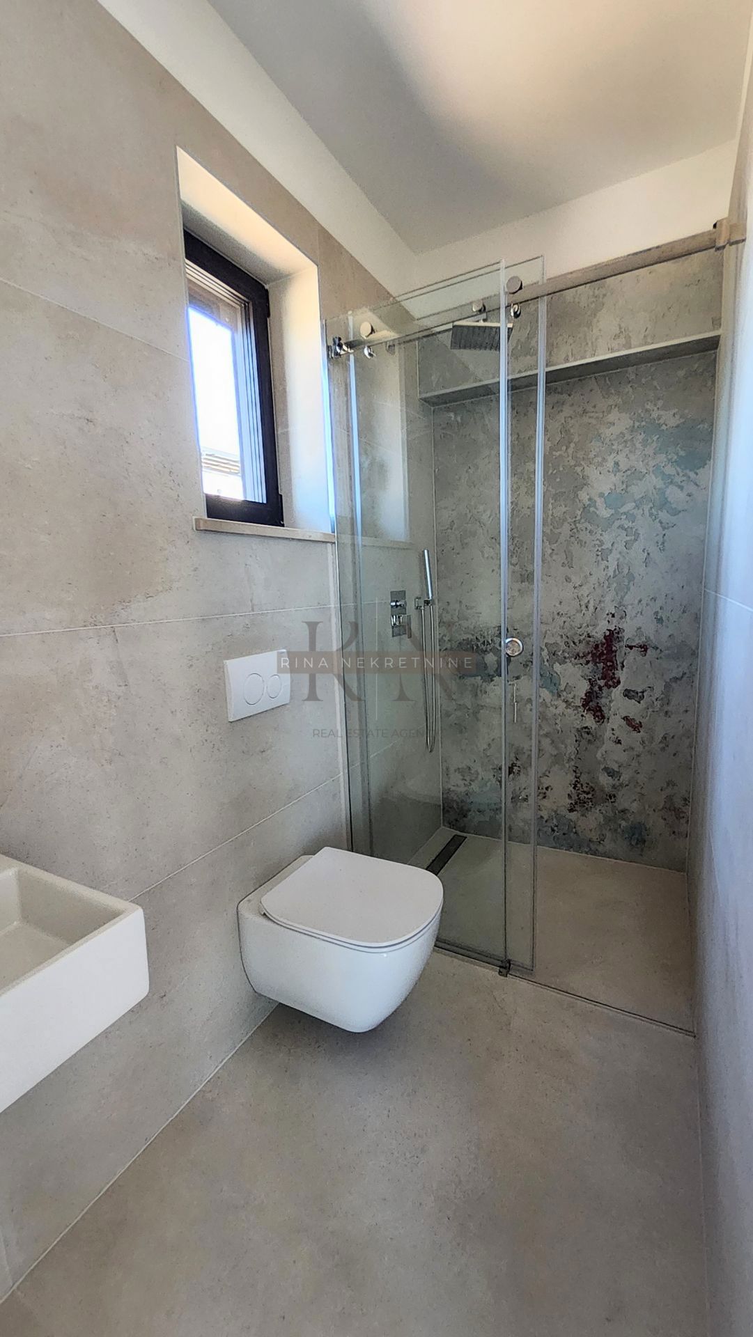 ISTRA – POREČ – STANOVANJE 125 m² Z VRTOM IN POGLEDOM NA MORJE