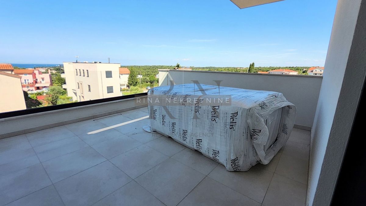 ISTRA – POREČ – STANOVANJE 125 m² Z VRTOM IN POGLEDOM NA MORJE